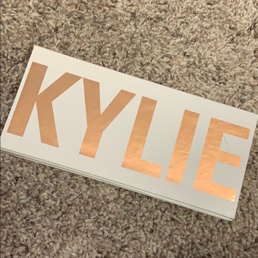 Kylie cosmetics peach palette